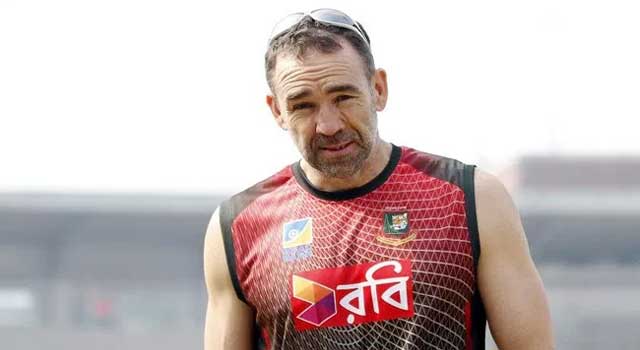 হাথুরুর পর বাংলাদেশ ছাড়লেন হ্যালসলও