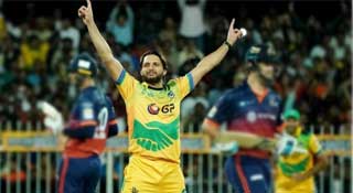 বুড়ো হাতে ভেল্কি দেখালেন আফ্রিদি