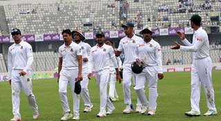প্রথম দিন শেষে ১৬৬ রানে পিছিয়ে বাংলাদেশ