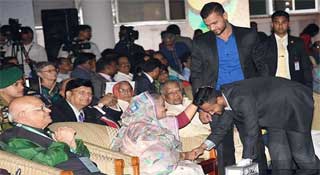 সাকিব-মাশরাফিকে প্রধানমন্ত্রীর স্নেহ