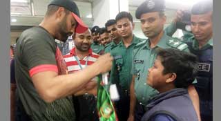 তামিমের ক্ষুদেভক্ত তামিমের কাণ্ড