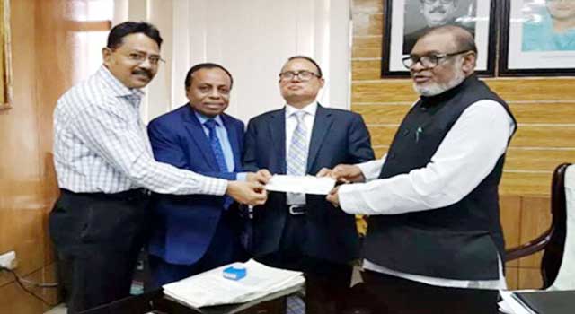 সাউথ বাংলার অনুদান পেল মুক্তিযোদ্ধা সংসদ ক্রীড়া চক্র