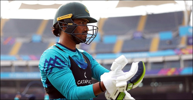 বিজয় উড়ে গেলেও হলো না মাঠে নামা