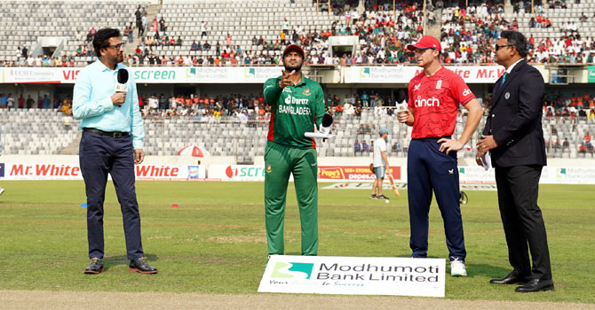 হোয়াইটওয়াশ মিশনে টস হার, তানভিরের অভিষেক