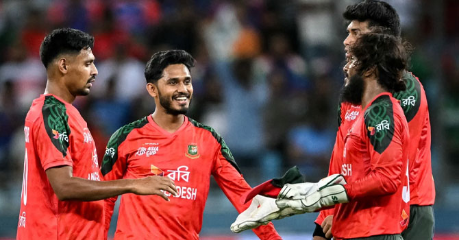 পাকিস্তানের বিপক্ষে তিন পরিবর্তন নিয়ে খেলছে বাংলাদেশ