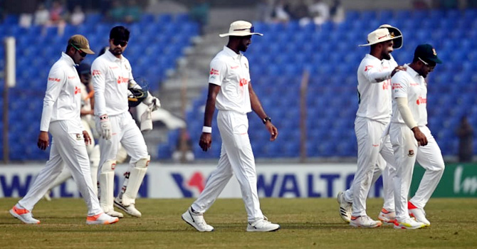 ভারতকে ৪০৪ রানে থামালো বাংলাদেশ