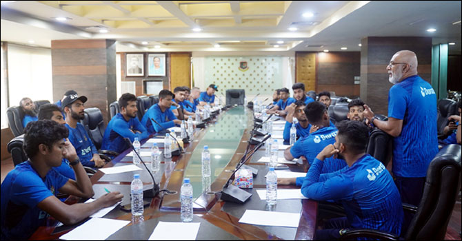 এশিয়া কাপের দল নিয়ে হাথুরুর বৈঠক