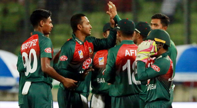 আত্মবিশ্বাসের ঘাটতি ও দুর্বল মানসিকতায় ভুগছে বাংলাদেশ