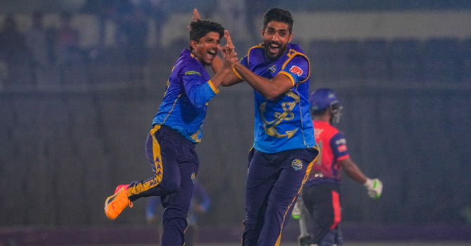 রাজশাহীকে হারিয়ে ফাইনালে চট্টগ্রাম রয়্যালস