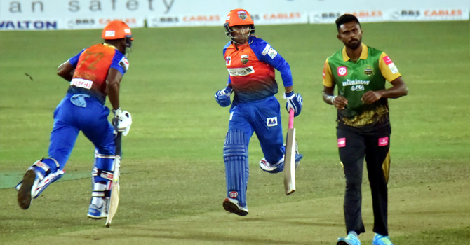 ঢাকার রান পাহাড় ডিঙিয়ে খুলনার দুর্দান্ত জয়