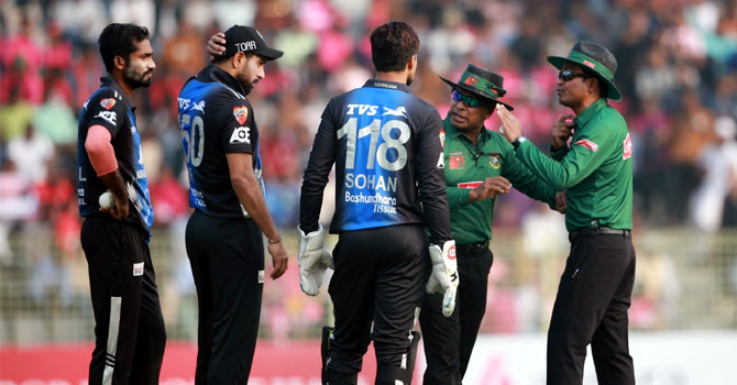 সোহানকে জরিমানা, হারিস রউফকে সতর্কবার্তা