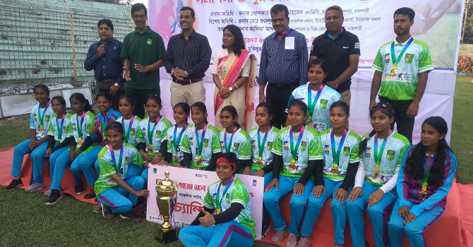 নারী হকি টুর্নামেন্টে রাজশাহীকে হারিয়ে চ্যাম্পিয়ন ঠাকুরগাঁও