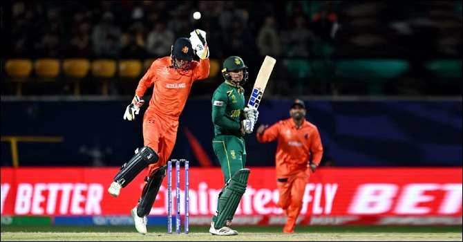 দক্ষিণ আফ্রিকাকে হারিয়ে অঘটনের জন্ম দিলো নেদারল্যান্ড