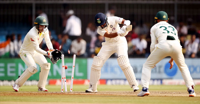 ভারতকে ১০৯ রানে গুটিয়ে দিয়ে প্রথম দিনই অস্ট্রেলিয়ার লিড