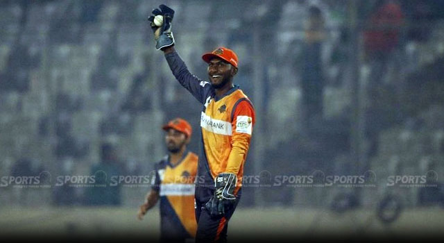 ছিলেন না একাদশে, সুযোগ পেয়েই গড়লেন রেকর্ড