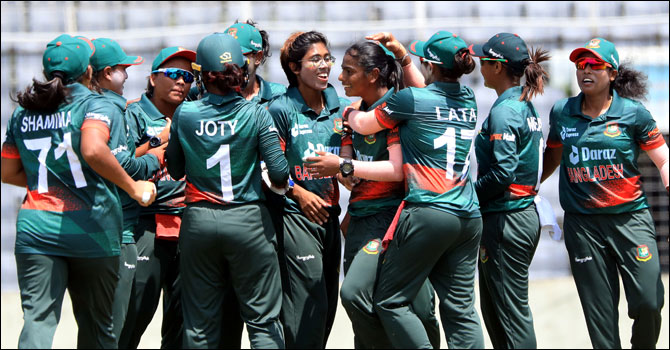 ভারতের বিপক্ষে মন জয় করে ৩৫ লাখ টাকা বোনাস পেল জ্যোতিরা