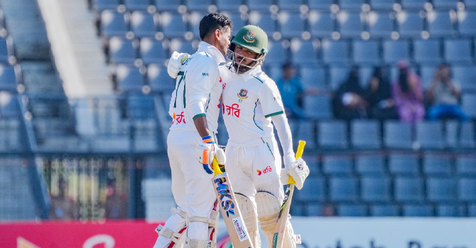 ১ উইকেটে ৩৩৮ রান, দ্বিতীয় দিনেই চালকের আসনে বাংলাদেশ