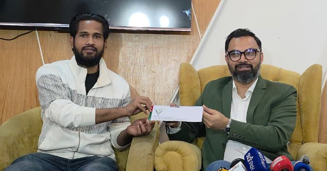 পেসার কাজী অনিকের পাশে দাঁড়ালেন তারেক রহমান