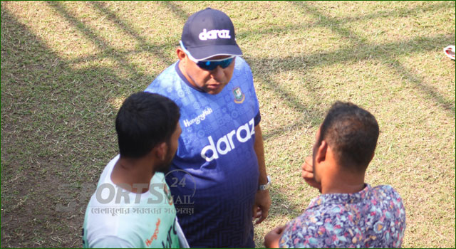 প্রকম্পিত দেশের ক্রিকেট, ধীরে চলার নীতিতে খালেদ মাহমুদ