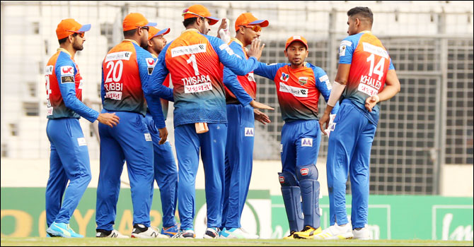 শীর্ষে ফিরলো কুমিল্লা, শঙ্কায় পড়লো খুলনা