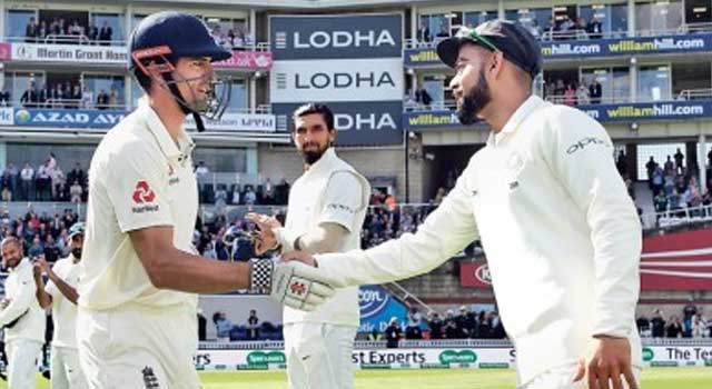 কুককে ‘গার্ড অব অনার’ দিলেন কোহলি