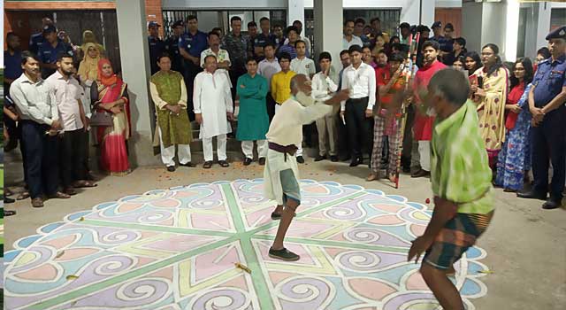বৈশাখী মেলার উপলক্ষে রাজবাড়ীতে লা‌ঠি খেলা