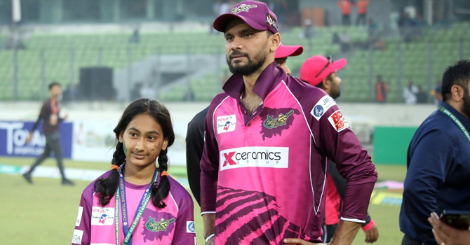 বিপিএলে শততম ম্যাচের মাইলফলকে মাশরাফি