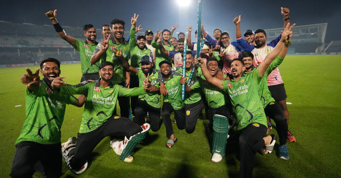 খুলনাকে হারিয়ে টানা দ্বিতীয় চ্যাম্পিয়ন রংপুর