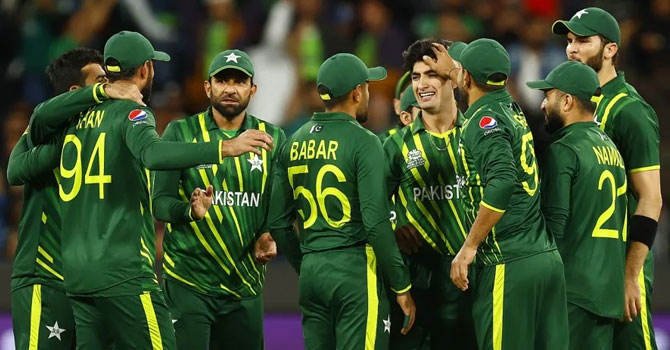 বাবর-শাহিন শাহদের ছাড়াই বাংলাদেশে আসছে পাকিস্তান