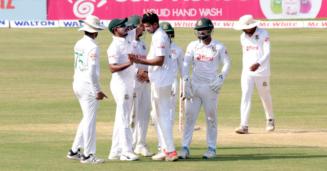 ম্যাথিউসের এক রানের আক্ষেপ, ৩৯৭ রানে থামলো শ্রীলঙ্কা