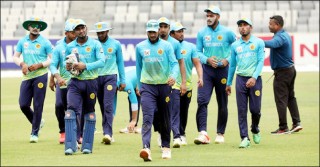 মুকুট হারালো শেখ জামাল, শিরোপা পুনরুদ্ধার করলো আবাহনী