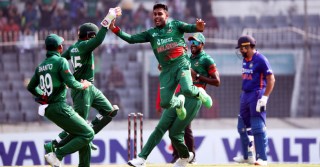 শ্বাসরুদ্ধকর ম্যাচে ভারতকে হারালো বাংলাদেশ