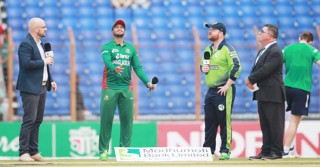 ব্যাটিংয়ে বাংলাদেশ, একাদশে ফিরলেন নাসুম