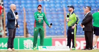 টস হেরে অপরিবর্তিত একাদশে নিয়ে ব্যাটিংয়ে বাংলাদেশ