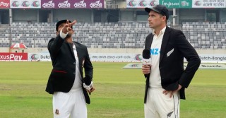 মিরপুরে অপরিবর্তিত একাদশ নিয়ে ব্যাটিংয়ে বাংলাদেশ