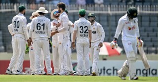 জোড়া উইকেট হারালেও শতরান নিয়ে লাঞ্চ বিরতিতে বাংলাদেশ