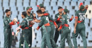 টস জিতে ফিল্ডিংয়ে বাংলাদেশ