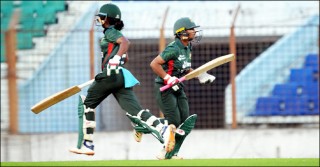 ৮১ রানেই গুটিয়ে গেল বাংলাদেশের মেয়েরা
