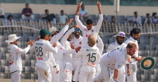 মিরপুর টেস্টে জয়ের দ্বারপ্রান্তে বাংলাদেশ