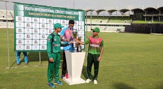 বাংলাদেশ-পাকিস্তান যুব সিরিজের ট্রফি উন্মোচন
