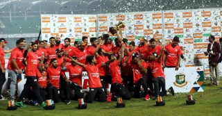 উত্তেজনা ছড়ানো ফাইনালে কুমিল্লার তৃতীয় বিপিএল শিরোপা