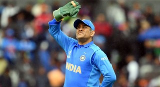ইনজুরির কথা লুকিয়ে বিশ্বকাপ খেলেছেন ধোনি!