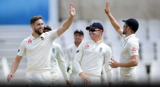 সিরিজ জিতে দু’ধাপ এগিয়ে আসলো ইংল্যান্ড