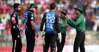 সোহানকে জরিমানা, হারিস রউফকে সতর্কবার্তা