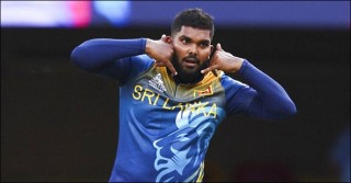 বিশ্বকাপে টানা দ্বিতীয়বার সর্বোচ্চ উইকেট শিকারি হাসারাঙ্গা
