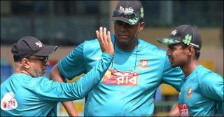 ‘মোস্তাফিজের ১১টা বল দেখেই দলে নিয়েছিলেন হাথুরুসিংহে’