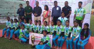 নারী হকি টুর্নামেন্টে রাজশাহীকে হারিয়ে চ্যাম্পিয়ন ঠাকুরগাঁও