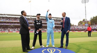 ফাইনালেও বৃষ্টির হানা, দেরিতে শুরু হলো খেলা