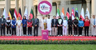 বিশ্বকাপের ট্রফি উম্মোচন করলেন ইউনূস, প্রস্তুত বাংলাদেশ