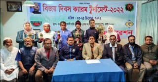 বিজয় দিবস ক্যারমে চ্যাম্পিয়ন হাফিজ-নাসরিন